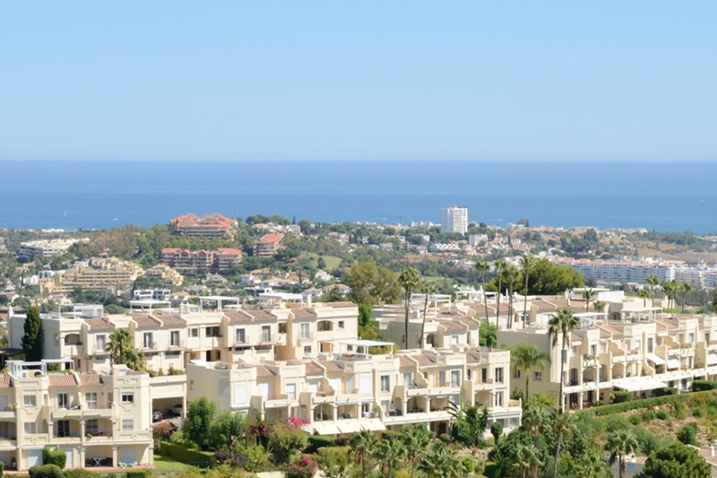 a panoramic view of residential area at hill of Marbella, featured image for the article