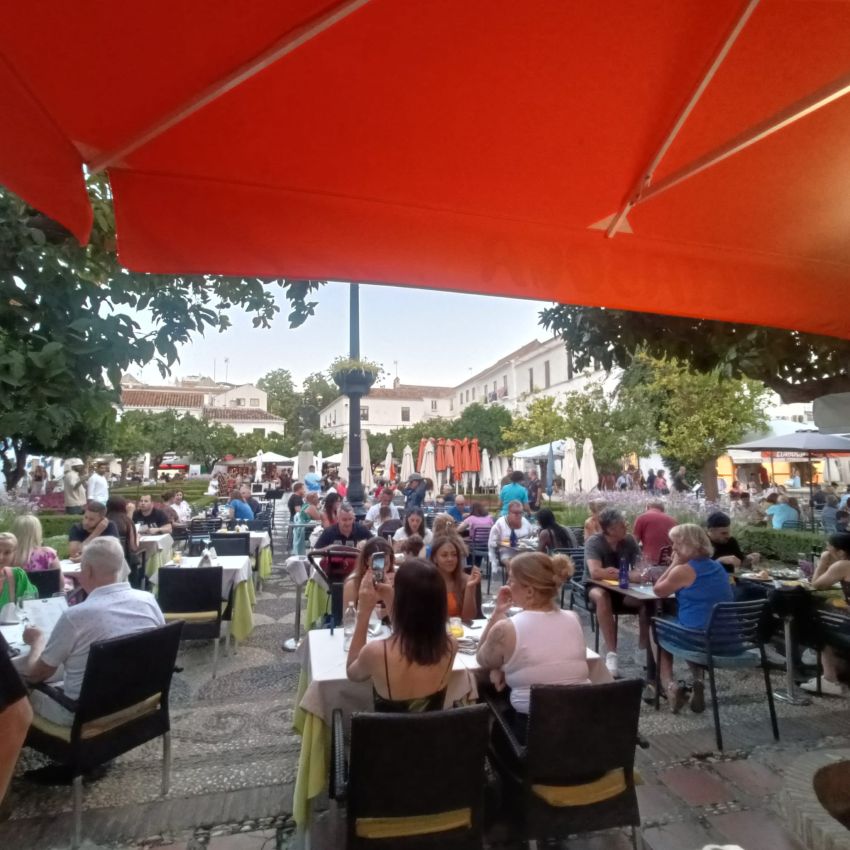 tourist in Marbella this summer, featured image for the article 